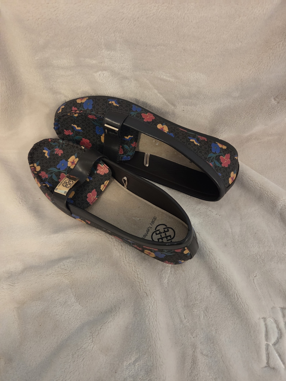 Daisy Fuentes Black Floral Moccasin Loafers